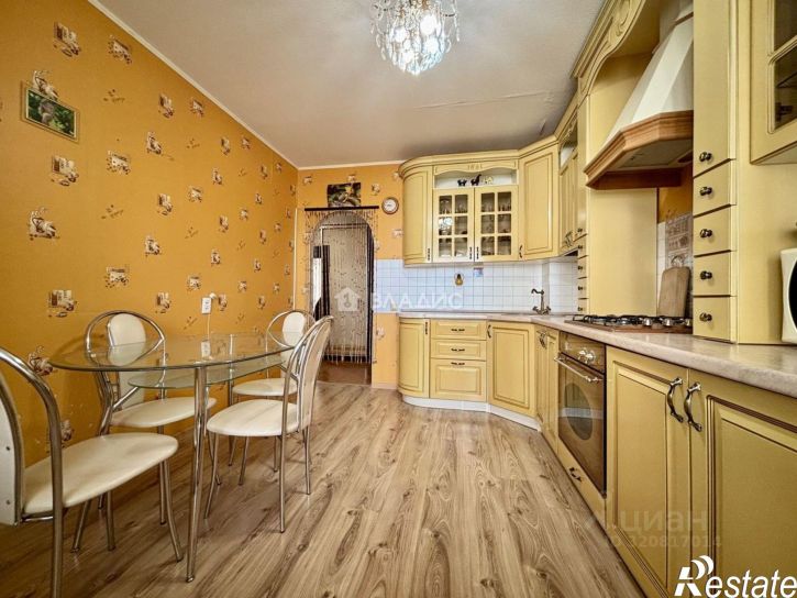 3-комн квартира Революционная улица, 34,  д. 34