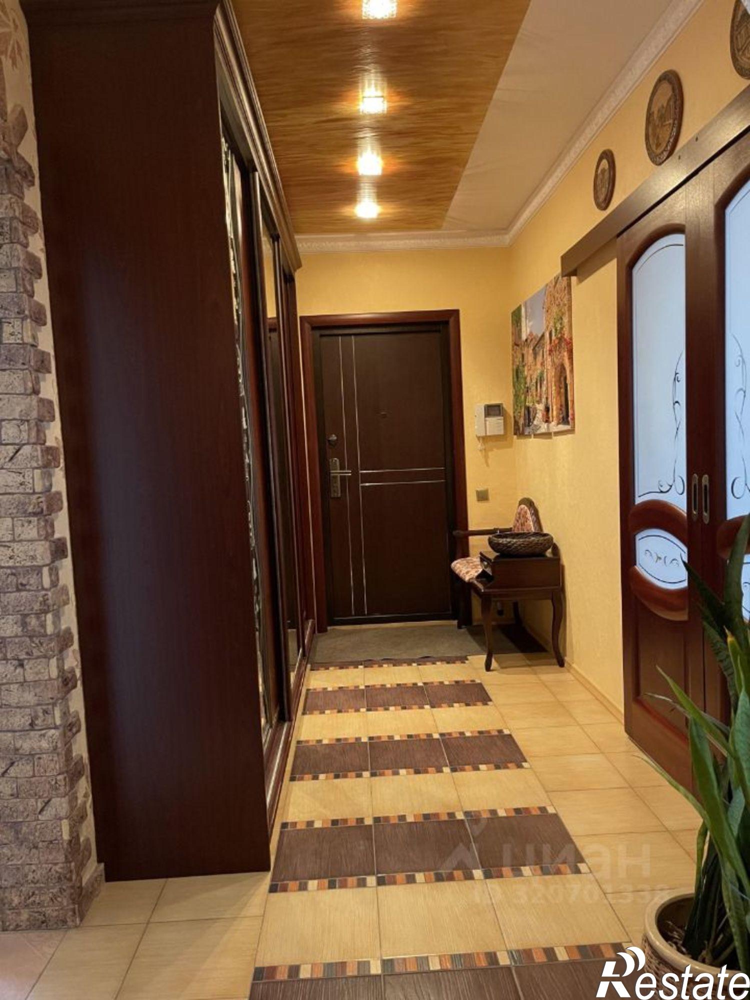 Купить квартиру за 10 000 000 рублей на микрорайон Московский, 15