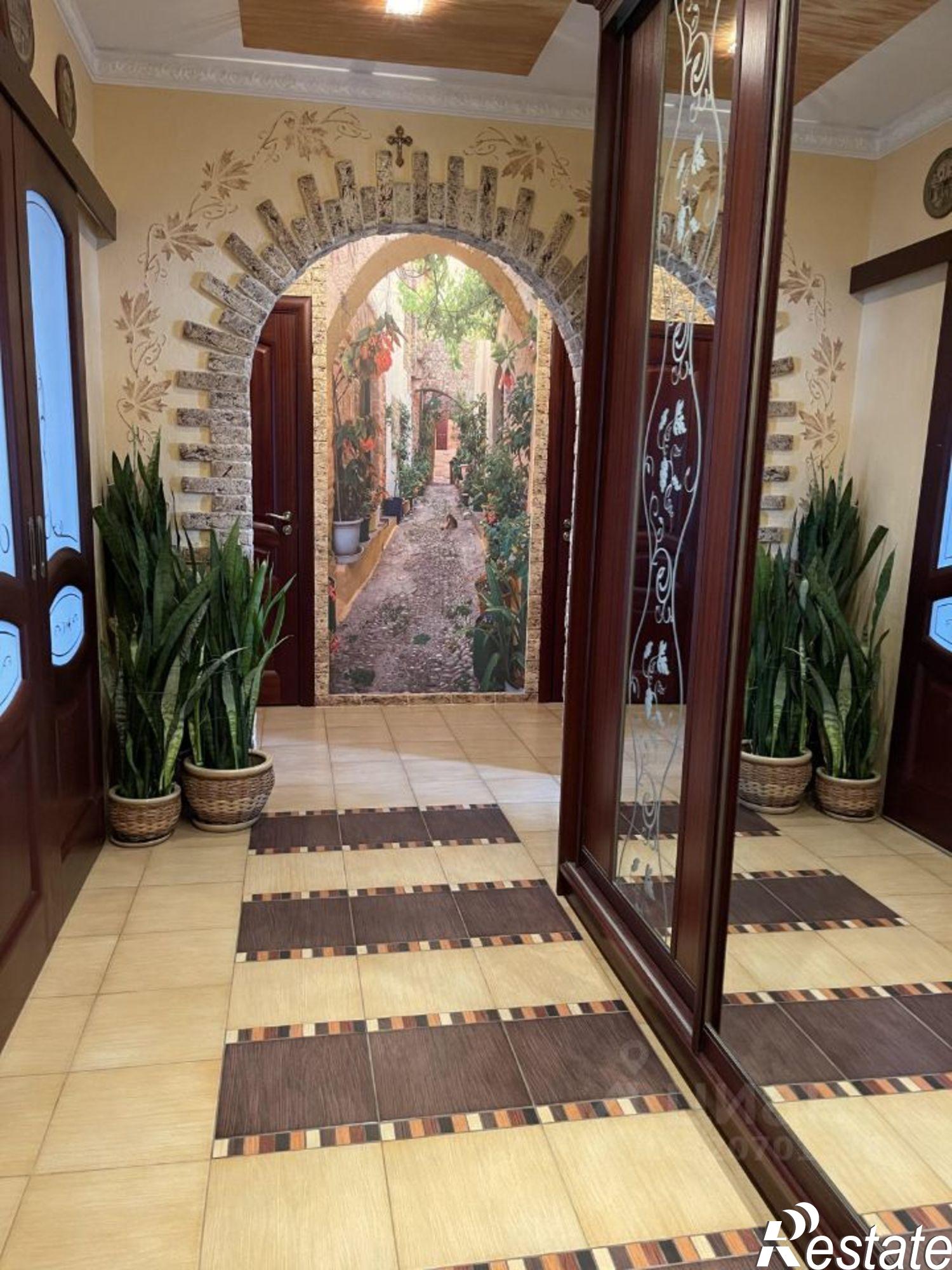 Купить квартиру за 10 000 000 рублей на микрорайон Московский, 15