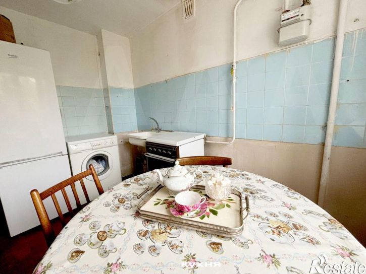 4-комн квартира улица Жарова, 8,  д. 8