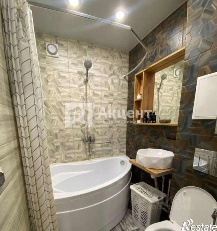 3-комн квартира улица Любимова, 10,  д. 10