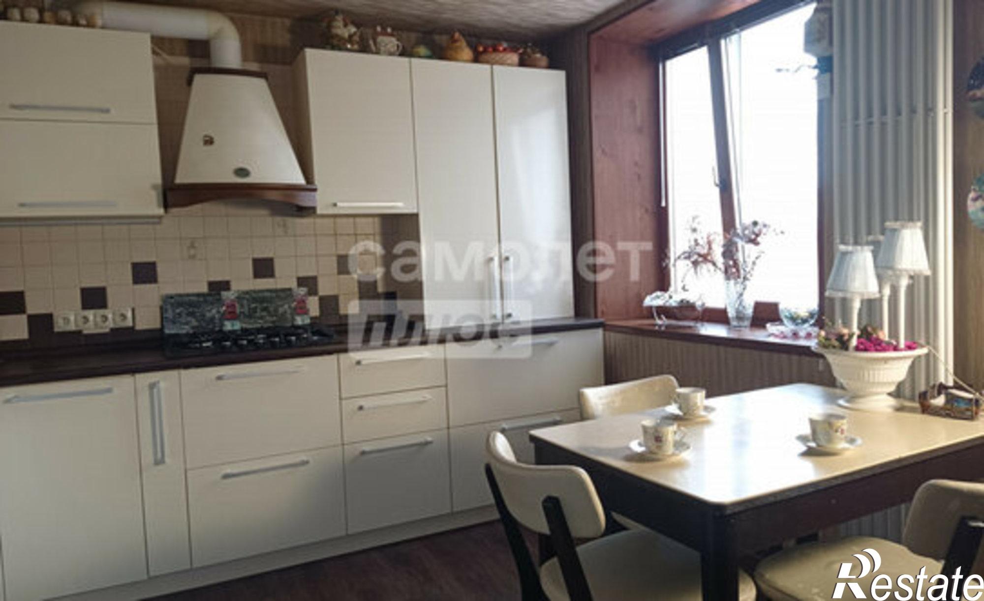 Купить квартиру за 10 000 000 рублей на улица Поэта Майорова, 16