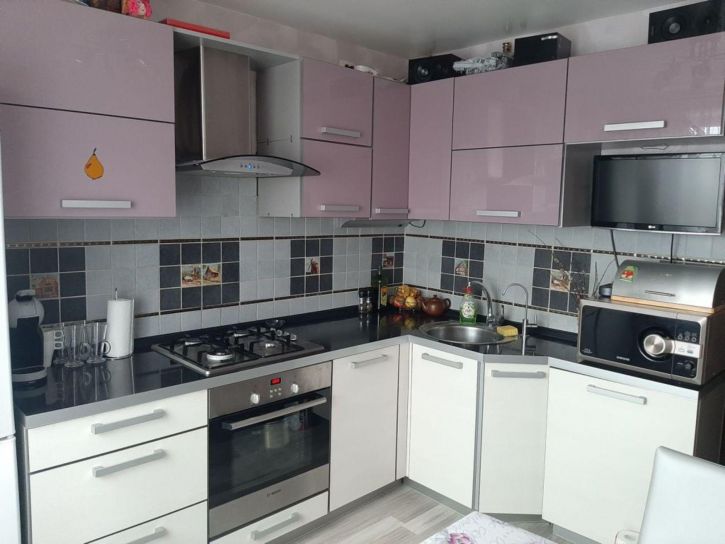 2-комн квартира Летчика Лазарева ул, 6