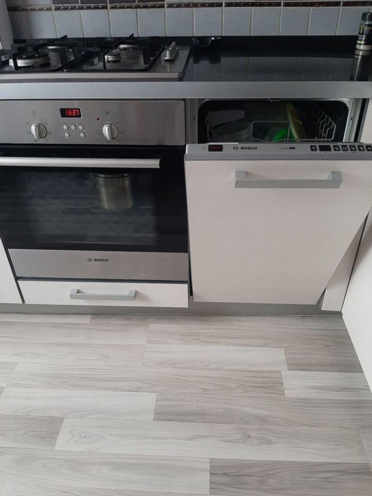 2-комн квартира Летчика Лазарева ул, 6