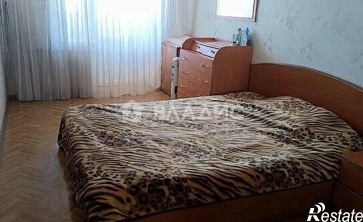 3-комн квартира улица Жарова, 8,  д. 8