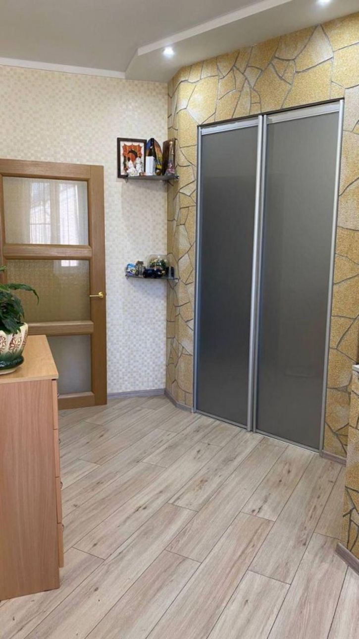 2-комн квартира Дзержинского ул, 45/6