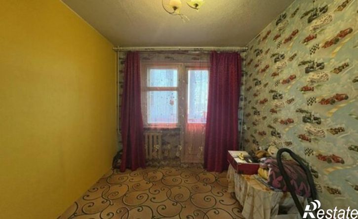 4-комн квартира микрорайон ДСК, 3
