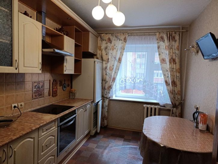 3-комн квартира Строителей пр-кт, 68А