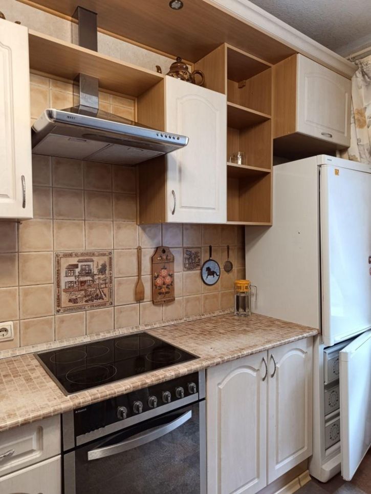3-комн квартира Строителей пр-кт, 68А