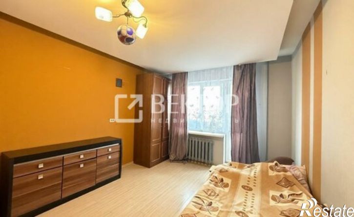 1-комн квартира улица 10 Августа, 56,  д. 56
