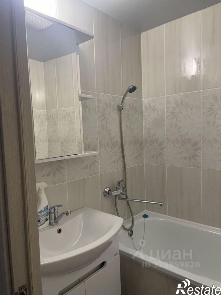 3-комн квартира улица Танкиста Александрова, 15,  д. 15