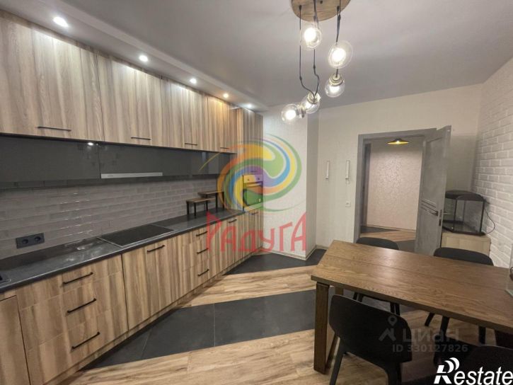 3-комн квартира улица Парижской Коммуны, 41,  д. 41