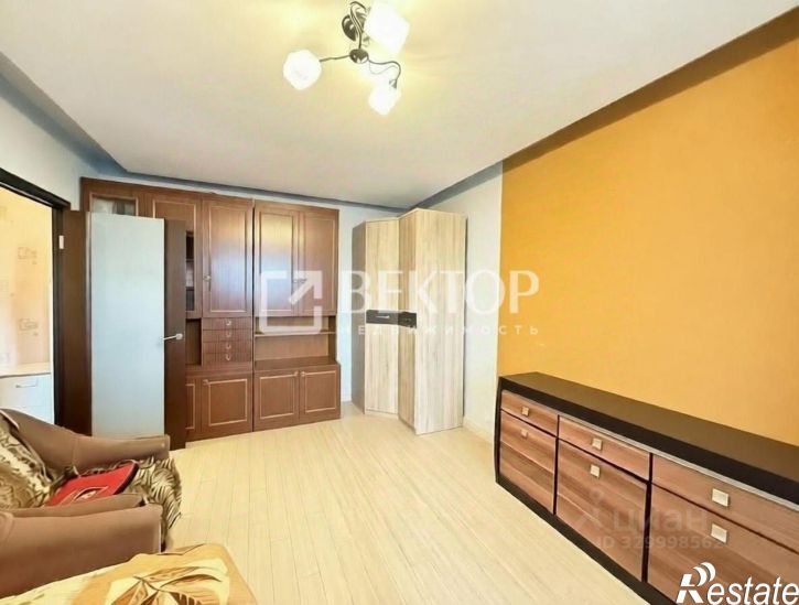 1-комн квартира улица 10 Августа, 56,  д. 56