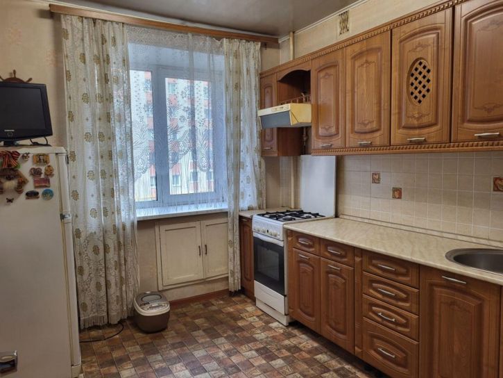 3-комн квартира Поэта Майорова ул, 16