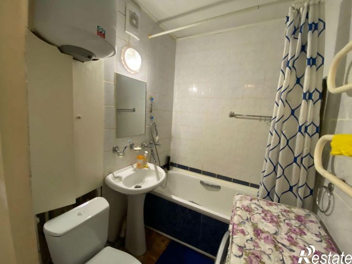 2-комн квартира ул Красных Зорь, 4,  д. 4