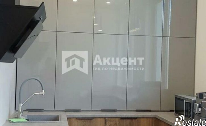 3-комн квартира улица 10 Августа, 87,  д. 87