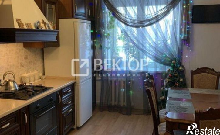 2-комн квартира Революционная улица, 32,  д. 32