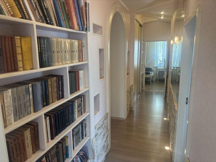 3-комн квартира Калинина ул, 10