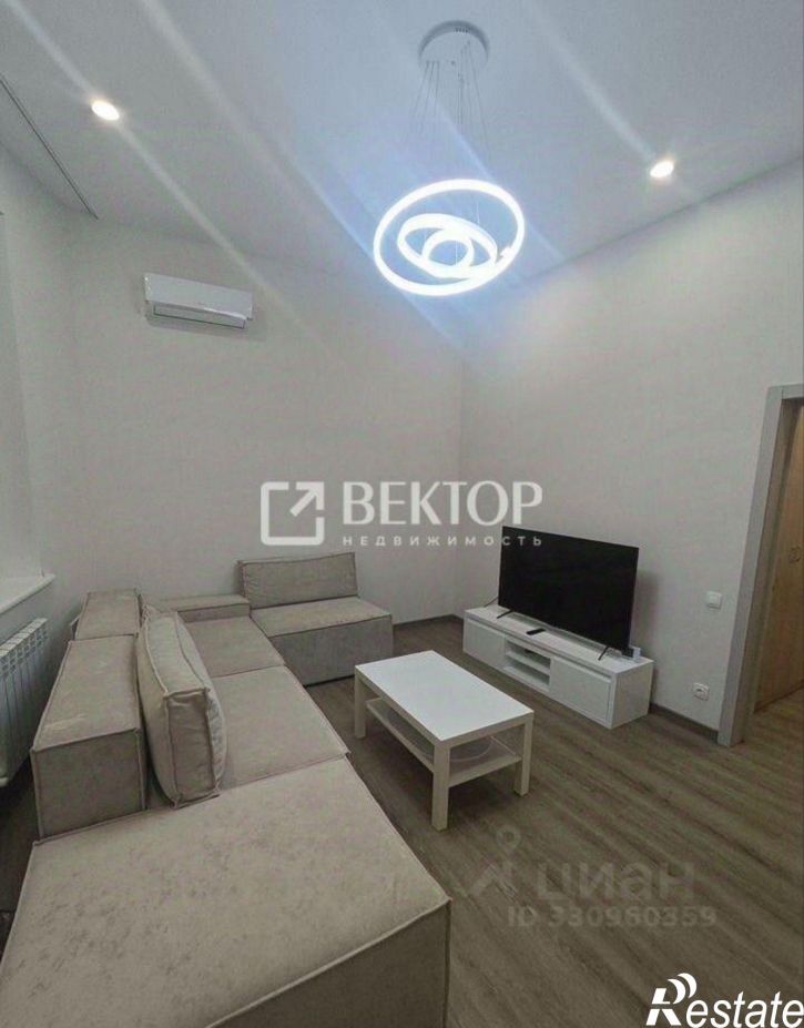 3-комн квартира улица 10 Августа, 87,  д. 87