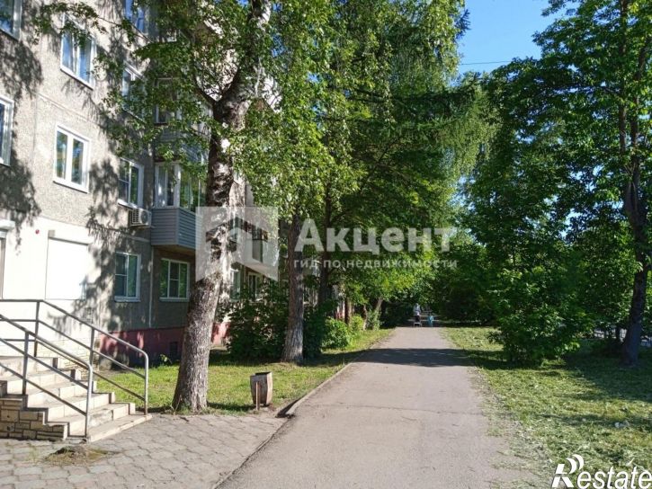 3-комн квартира пр-кт Строителей, 12,  д. 12