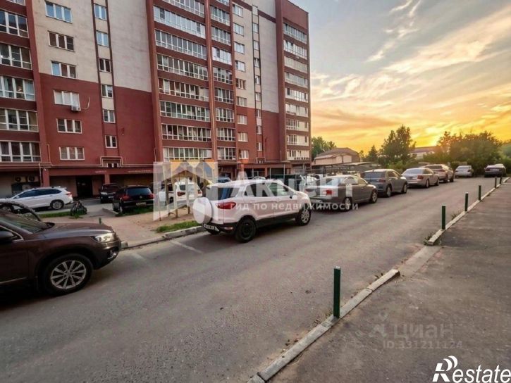 3-комн квартира Революционная улица, 24 к4,  д. 24 к4