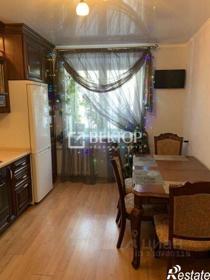 2-комн квартира Революционная улица, 32,  д. 32