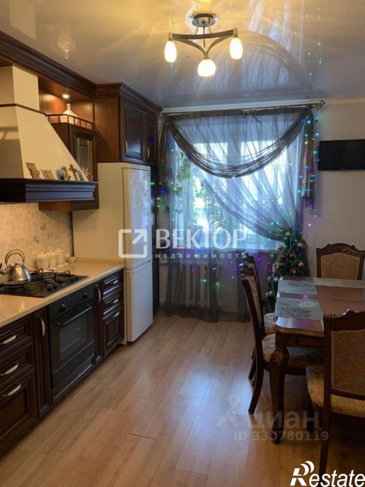 2-комн квартира Революционная улица, 32,  д. 32