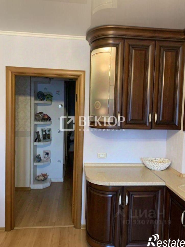 2-комн квартира Революционная улица, 32,  д. 32