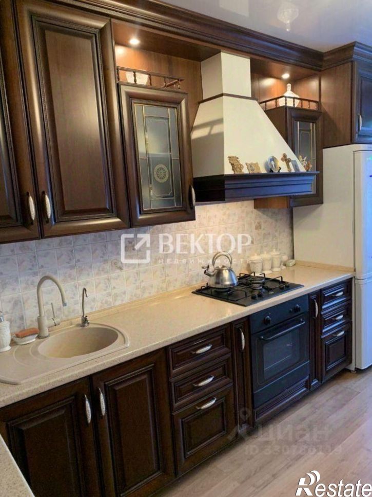 2-комн квартира Революционная улица, 32,  д. 32