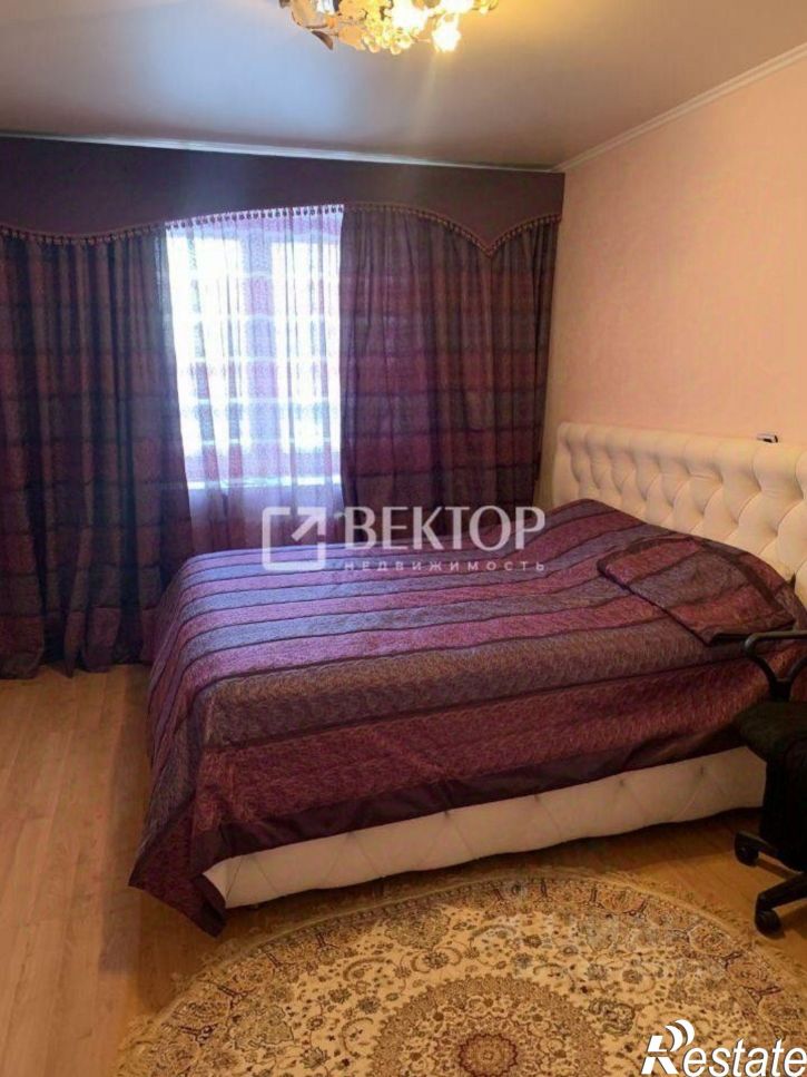 2-комн квартира Революционная улица, 32,  д. 32
