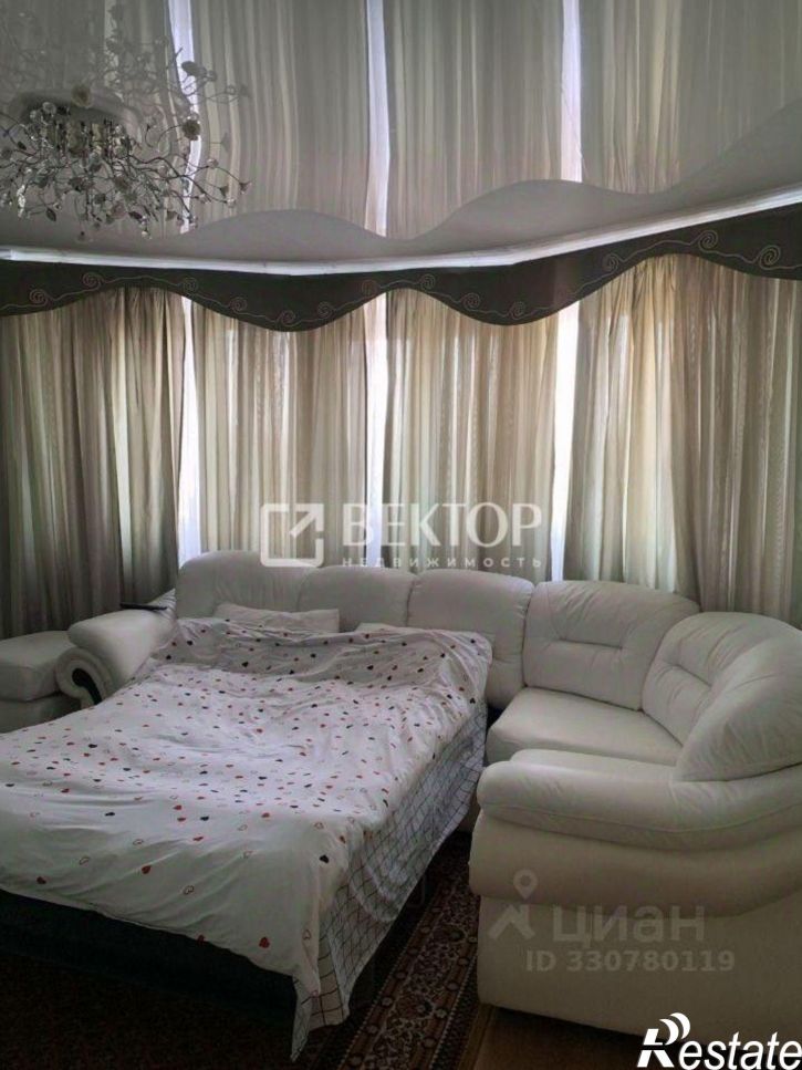 2-комн квартира Революционная улица, 32,  д. 32