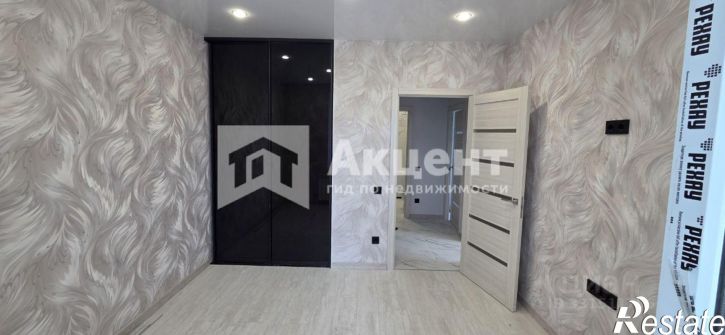 2-комн квартира улица Павла Большевикова, 50 к6,  д. 50 к6