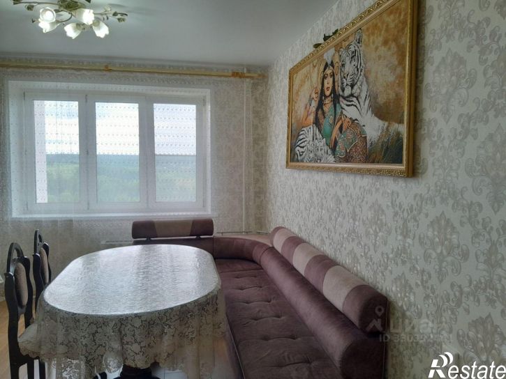 3-комн квартира микрорайон Рождественский, 8