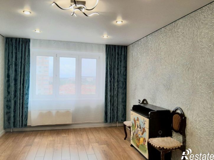 3-комн квартира микрорайон Рождественский, 8