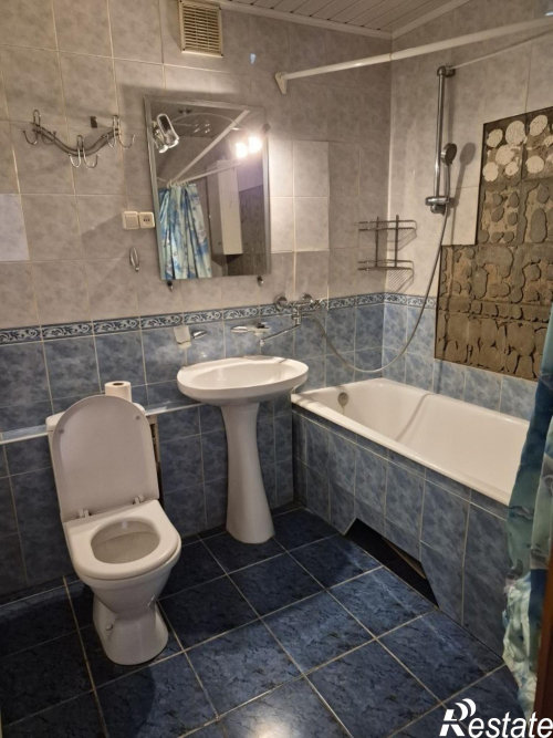 Продажа 4-комн квартиры Красных Зорь ул, 10