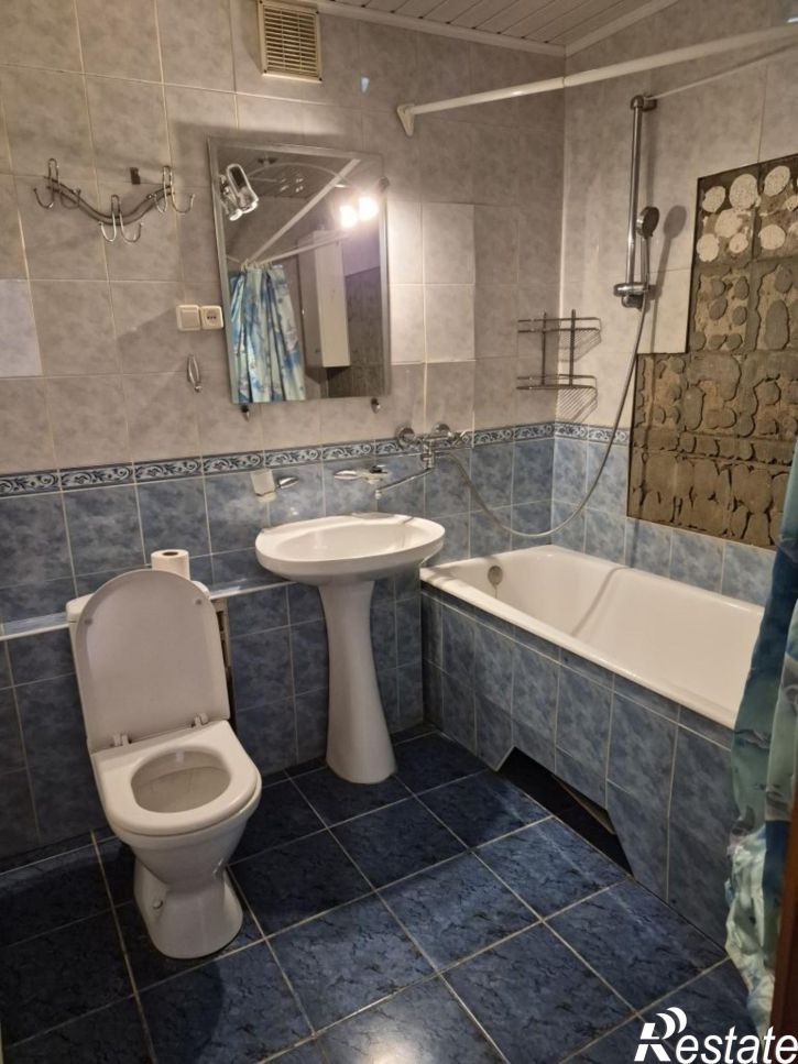 4-комн квартира Красных Зорь ул, 10