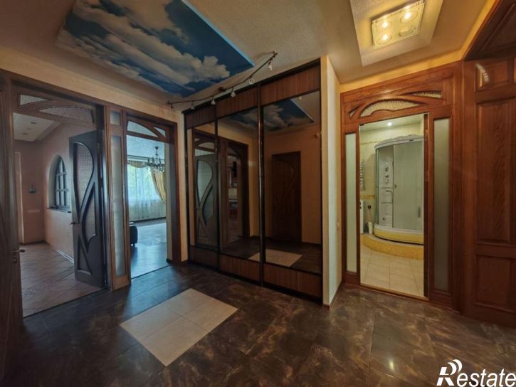3-комн квартира Конспиративный пер, 7