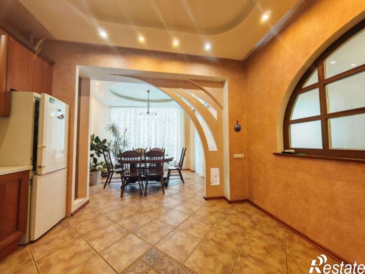3-комн квартира Конспиративный пер, 7