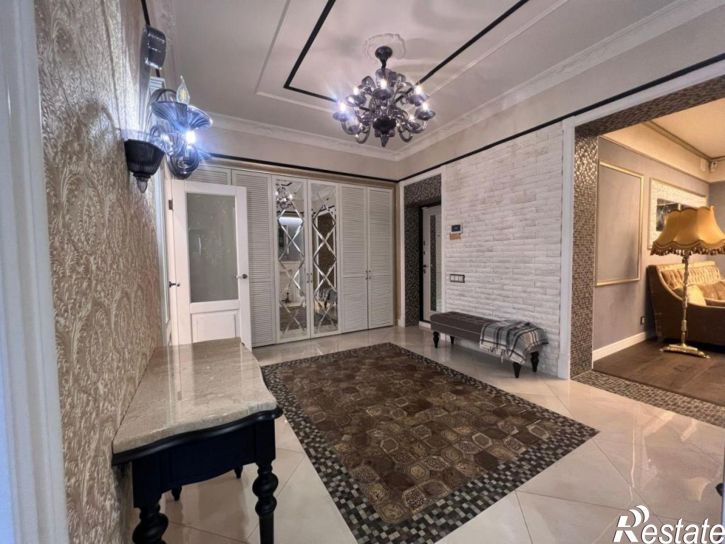 6-комн квартира Калинцева ул, 4