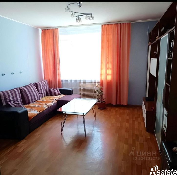 3-комн квартира ул Жарова, 8,  д. 8