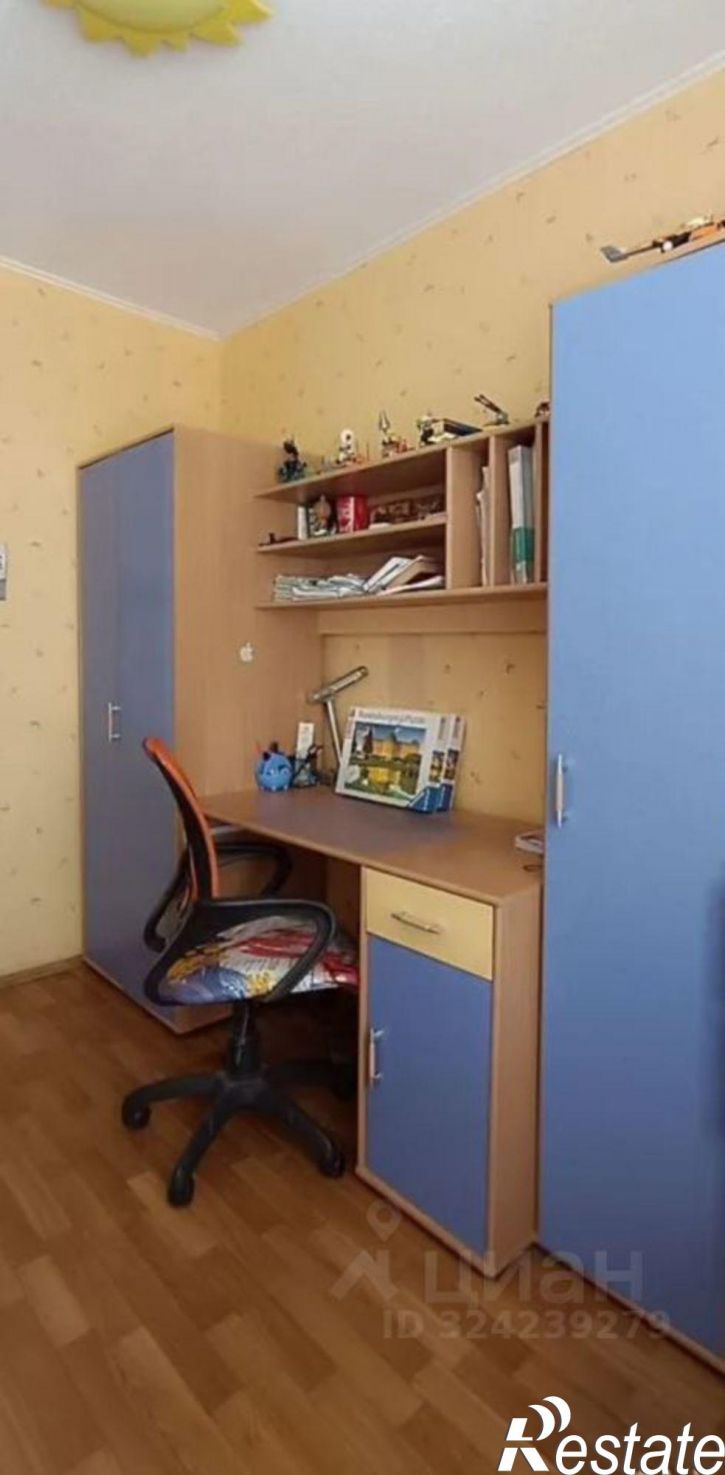 3-комн квартира ул Жарова, 8,  д. 8