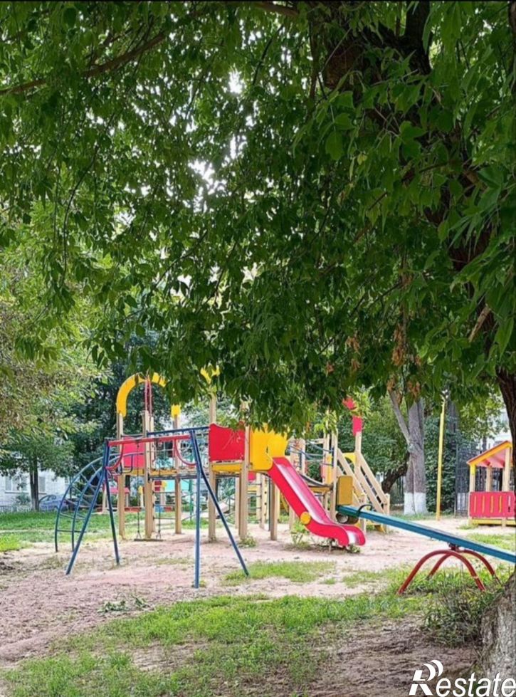 3-комн квартира ул Жарова, 8,  д. 8