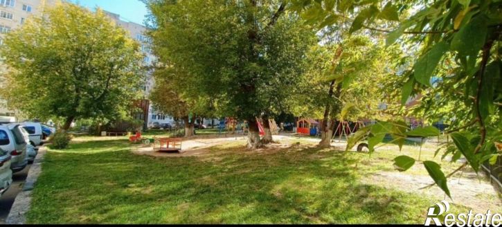 3-комн квартира ул Жарова, 8,  д. 8