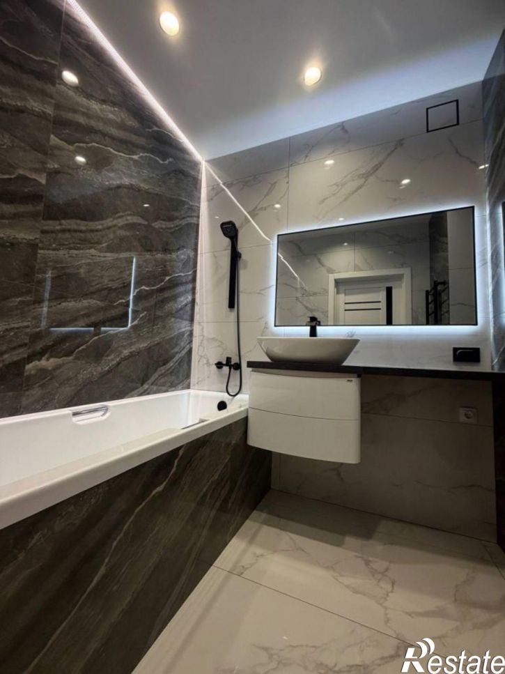 1-комн квартира Парижской Коммуны ул, 55
