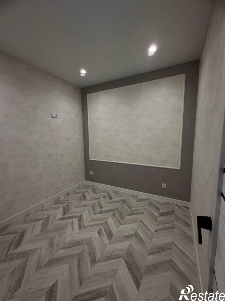 1-комн квартира Парижской Коммуны ул, 55