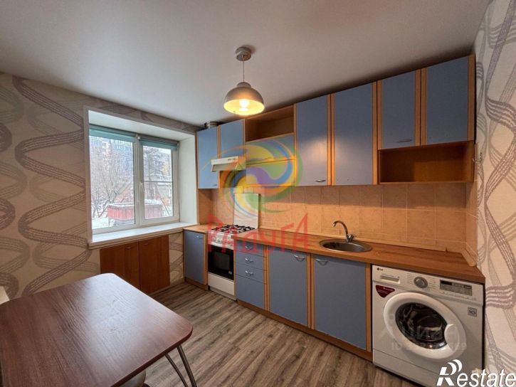 3-комн квартира ул Жарова, 8,  д. 8