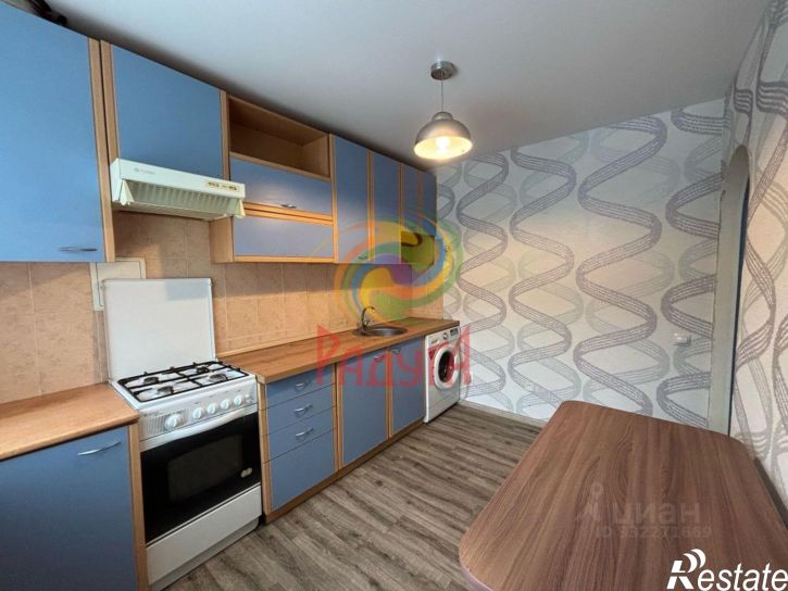 3-комн квартира ул Жарова, 8,  д. 8
