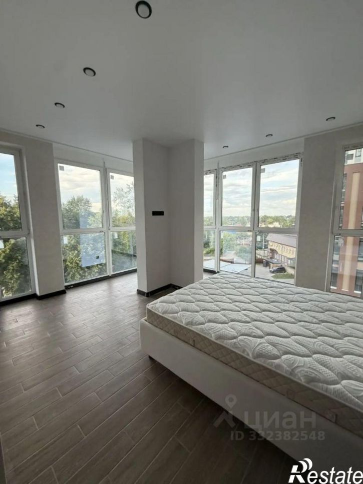 3-комн квартира ул 8 Марта, 15,  д. 15