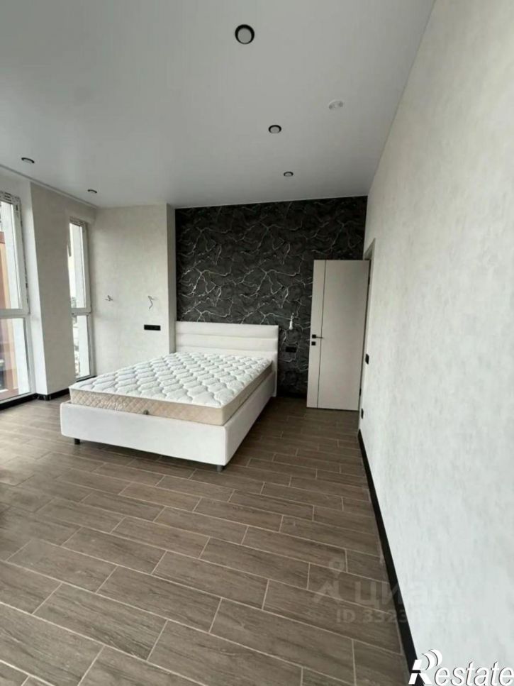 3-комн квартира ул 8 Марта, 15,  д. 15