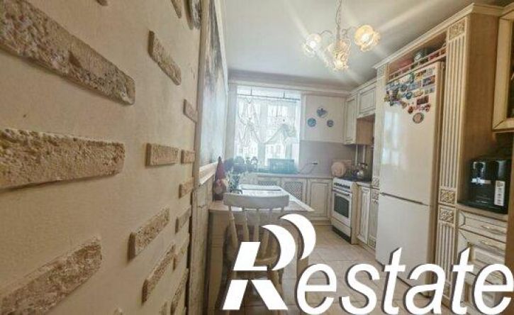 4-комн квартира улица Багаева, 37,  д. 37